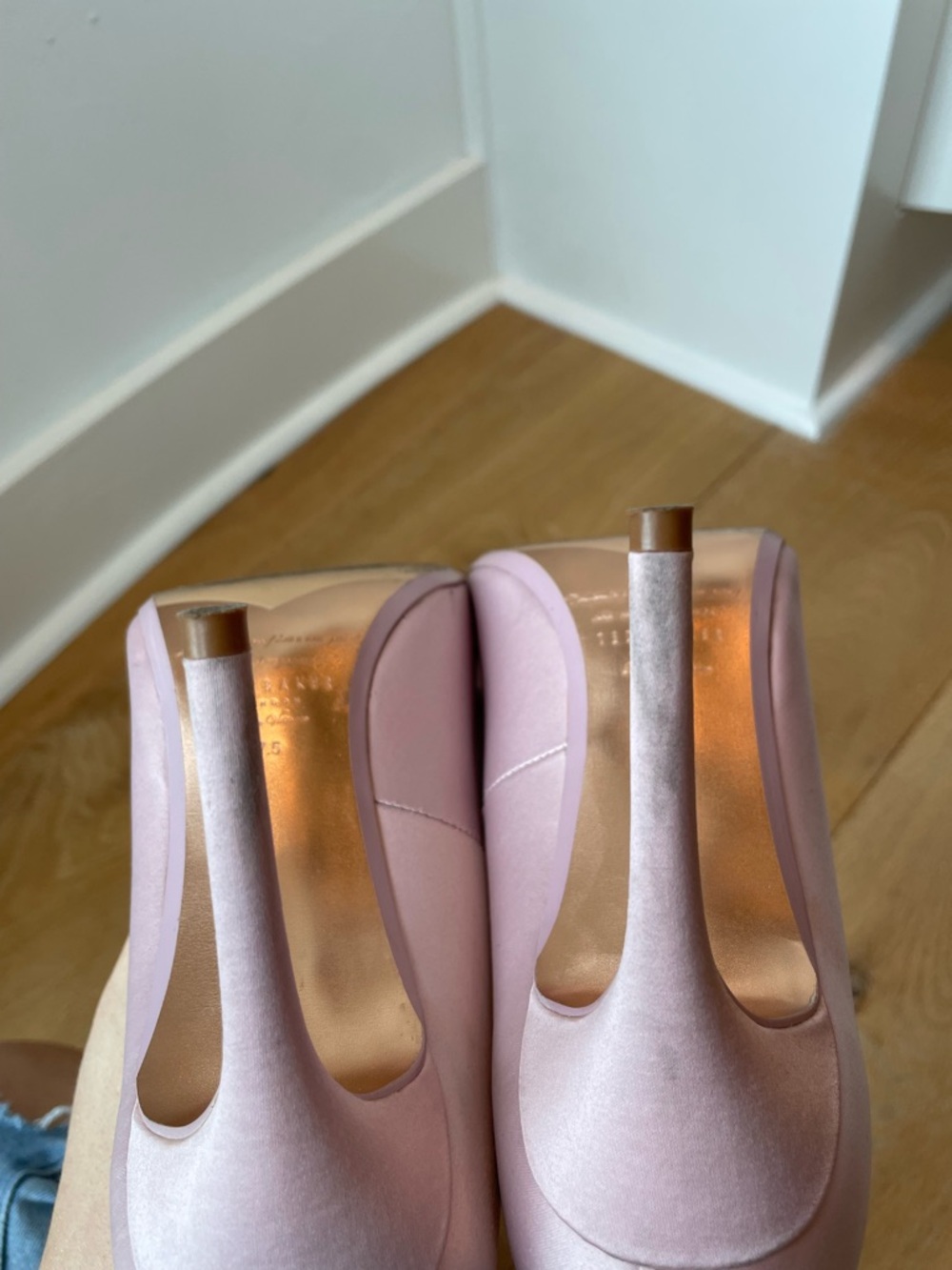 Ted Baker Blush Pink Satin Bow Pointed Toe Heels - Picture 8 of 9
